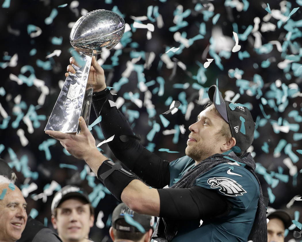 10077118_web1_aptopix-eagles-patriots-super-bowl-football_3639055.jpg