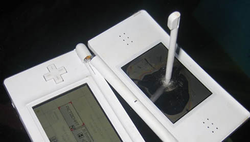 Broken_Nintendo_DS.jpg