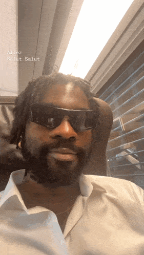 salut-hey.gif